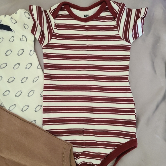 HB Onesie bundle (set of 4) - Picture 2 of 5